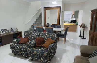 Sobrado em condomínio, impecável, reformado, 135 m², 4 vagas + depósito, aceita veículo!