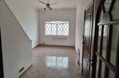 Sobrado no tatuapé de esquina a venda, ótima localização, 2 vagas podendo reverter em mais vagas.