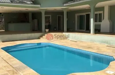 Casa em condomínio linda com 1000 m² de terreno em arujá hills i e ii.