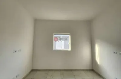 Casa de condimínio com 54 metros em caiçara praia grande, com 2 quartos, 1 vaga de garagem.