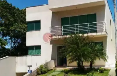 Sobrado em condomínio com terreno no parque residencial itapeti de 231m² área útil.
