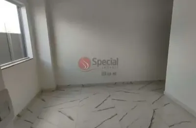 Sobrado novo em condomínio 120 m², 2 suítes, área gourmet, 2 vagas.