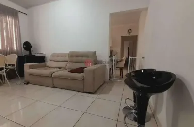 Casa térrea à venda, 2 dormitórios, 2 vagas. água rasa.