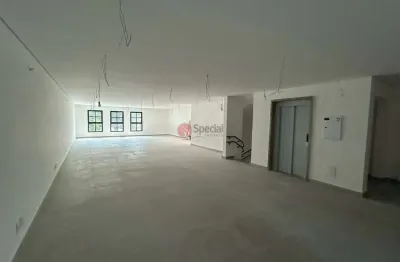 Prédio de 465 metros com elevador a 2 minutos do metrô tatuapé.