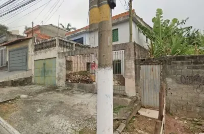 Sobrado na cidade líder com 2 casas, terreno 8,5x34, com 6 quartos e 3 vagas de garagem.