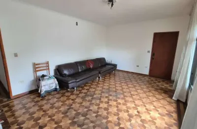 Sobrado à venda e locação na quarta parada, 3 dormitórios, 5 vagas com 217 metros.