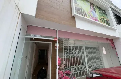 Sobrado comercial no Jardim Anália Franco com 1 salão, 5 salas, 3 banheiros e 2 vagas.