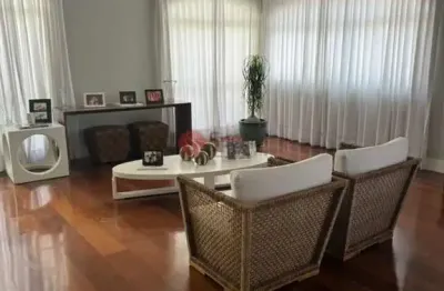 Apartamento exclusivo no Tatuapé com 2 suítes e 4 vagas no Quartier Latin.