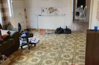 Casa assobradada na Vila Invernada 233 m² de área construída, excelente potencial de valorização.