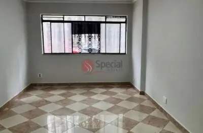 Sobrado comercial ou residencial próximo ao metro Carrão, 6 salas, 2 banheiros e 1 vaga.