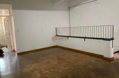 Casa assobradada com sacada no Tatuapé. Uso comercial ou residencial