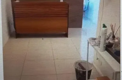 Excelente localização, Edifício De Paoli, juntoao metrô Carioca