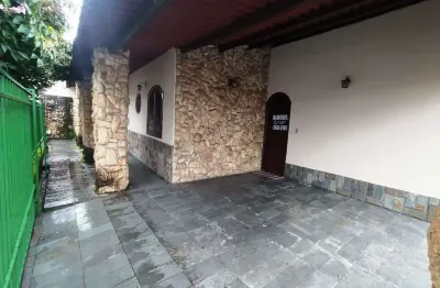 Casa exclusiva, 3 quartos, 1 suítes, quintal e 4 vagas, bairro dom cabral, bh