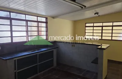 Casa para aluguel no aeroporto l, com dois quartos, cômodo nos fundo,  03 vagas de garagem