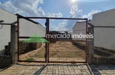 Aluga - se terreno  plano com um cômodo no bairro  jardim palestina
