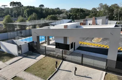 Casa térrea em condominio de alto padrão em santa felicidade.