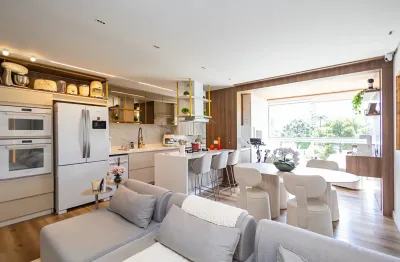 Lindo apartamento mobiliado e decorado, com 3 quartos, 2 vagas, à venda no Ecoville.