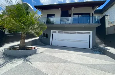 Casa em Condomínio Fechado com Elevador, Área Gourmet e Lazer Completo