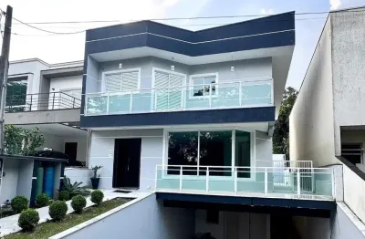 Sobrado de Luxo com 4 Suítes e Lazer Privativo – Segurança e Tranquilidade Total