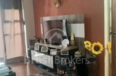 Apartamento !!!...  varanda / 2qts / dep completa / vaga