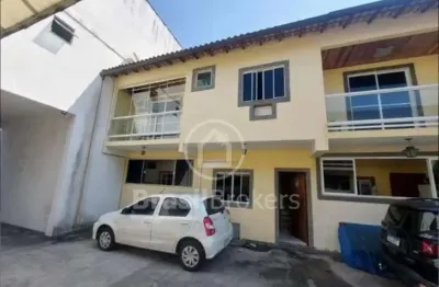 Casa duplex em condomínio fechado em marechal hermes