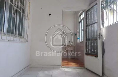 Casa de vila 3 quartos , junto a estação de ramos, e supermercado mundial