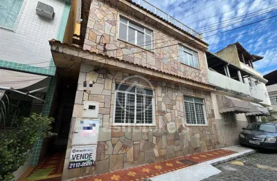 Magnifica casa, no coração do bairro, 3 dormitórios, amplo terraço, aceitando financiamento.