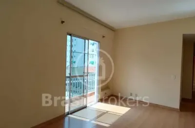 Apartamento por apenas 255 mil em condomínio com piscina