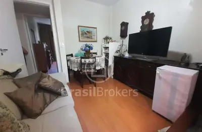 Apartamento amplo com 3 quartos 1 dependência (garagem elevador portaria) na venceslau no méier