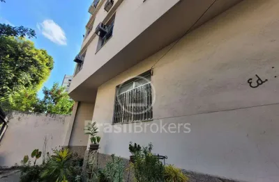 Maravilhoso apartamento 2 quartos com dep. de empregada, localização privilegiada , aceitando financiamento
