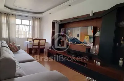 Amplo apartamento de 3 quartos modernizado e com 2 vagas de garagem!