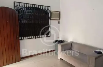 Casa com 3 quartos à venda na Avenida Arapogi, Braz de Pina, Rio de Janeiro