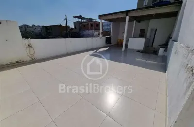 Ótima casa de vila em boa localização do bairro. 2 qtos 1 suite terraço e vaga