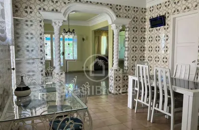 Excelente casa de dois andares à venda, próxima ao méier