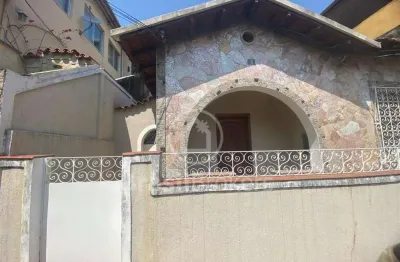 Casa de 2 quartos em vila, localizada em quintino, rio de janeiro, rj