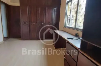 Casa duplex em condomínio fechado com portaria 24 horas