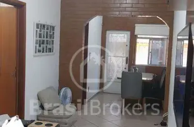 Excelente casa com terraço / pequeno quintal !!!...