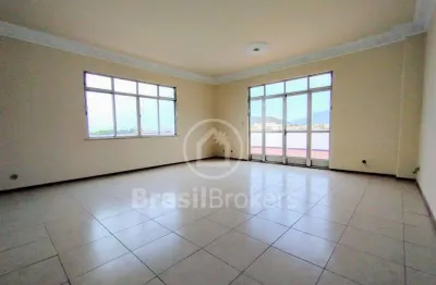 Encontre o seu refúgio em uma ampla cobertura no méier