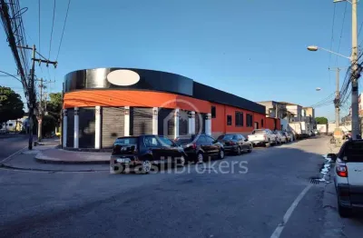 Casa à venda na Avenida Teixeira de Castro, Bonsucesso, Rio de Janeiro