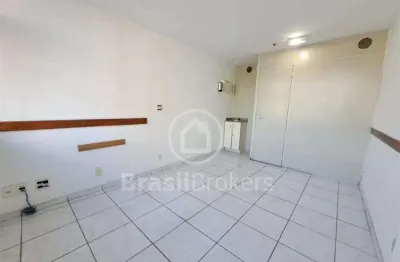 Sala comercial à venda na Rua Medina, Méier, Rio de Janeiro