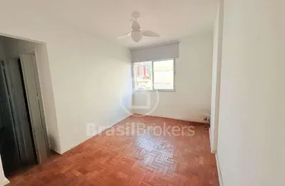Apartamento no bairro de todos os santos; 2 quartos e 1 vaga