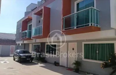 Casa triplex com dois quartos e  terraço gourmet em marechal hermes