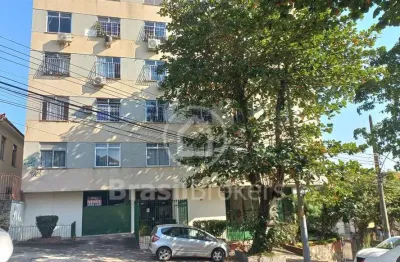 Apartamento em rua tranquila no engenho de dentro com guarita.