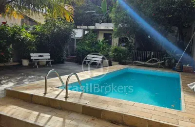 Casa linear com 159m² com vaga churrasqueira e piscina!
