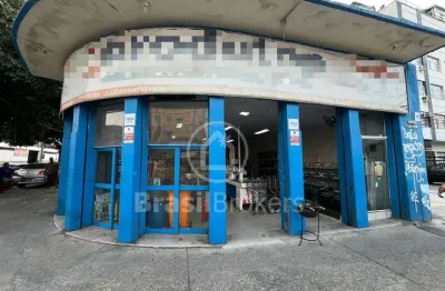 Ampla loja comercial com aproximadamente 400m², distribuídos em 3 andares 