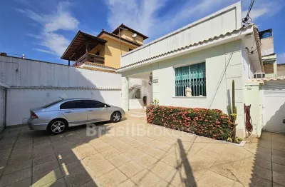Casa de 189m², com 5 quartos e 4 vagas de garagem em vila da penha