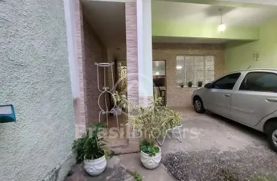 Casa duplex, área frontal garagem, quintal, 2 salas 3 quartos, (1 suíte), impecável