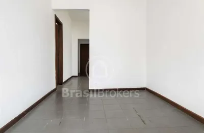 Ótima casa ,  2 salas e dois quartos, próximo à av. lobo junior e perto do comercio da penha