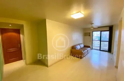 Seu novo lar: amplo apartamento, 3 quartos e 2 varandas em condomínio clube, mais dependência