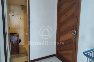 Encontre a cobertura duplex dos seus sonhos no coração do méier